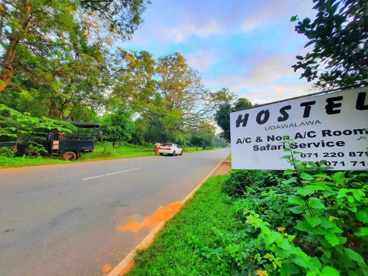 Hostel -In Frant Of The National Park- 达瓦拉维 外观 照片